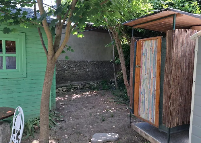 Curtea Pescarusului Camping *